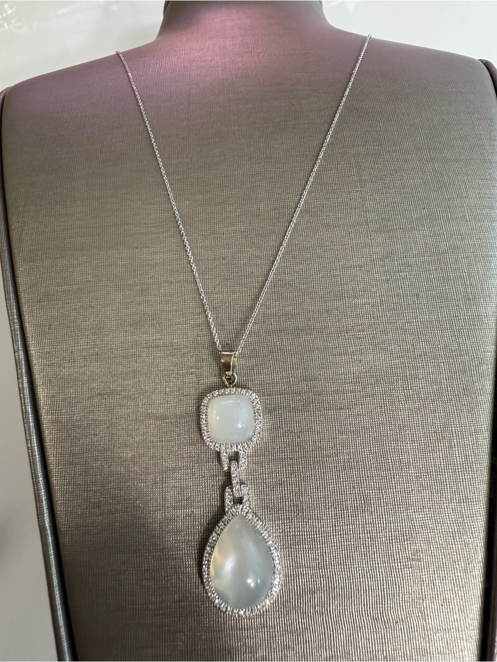 White Gold 18K-white Gemstone Drop Pendant Necklace. Unique deign